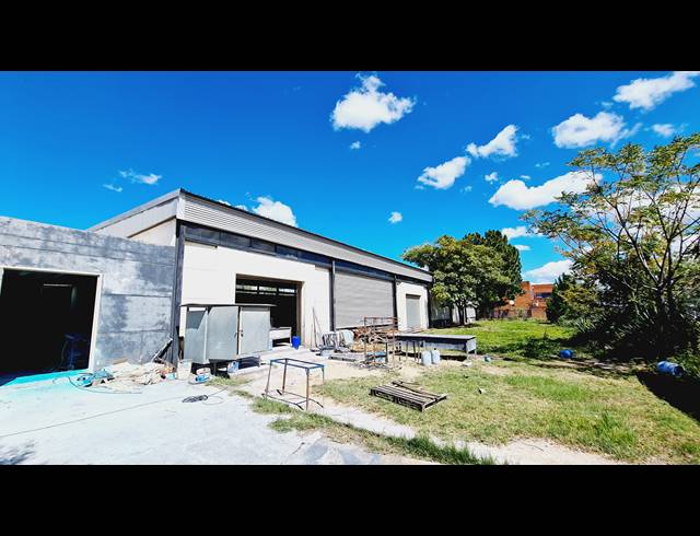 1,580M² WAREHOUSE FOR SALE IN KYA SANDS